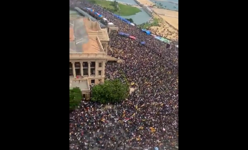 False: A video shows a huge crowd gathered to welcome the Liverpool Football Club in Thailand.