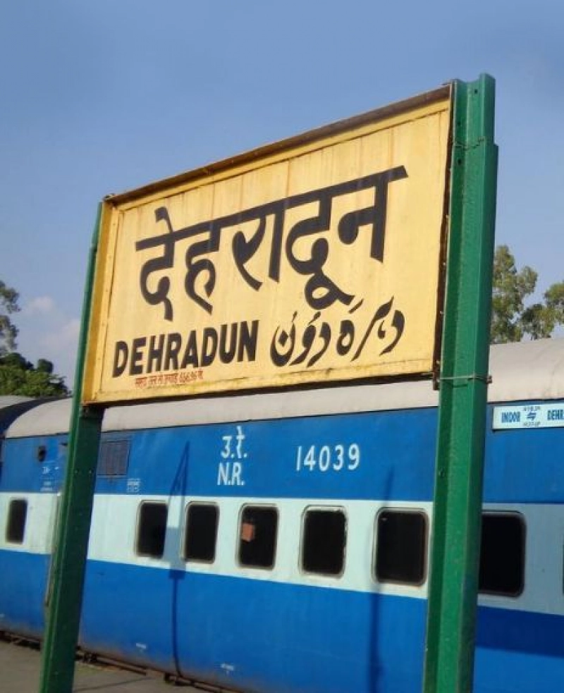 False: Uttarakhand Railways plans to change the signboards by replacing the names from Urdu to Sanskrit.