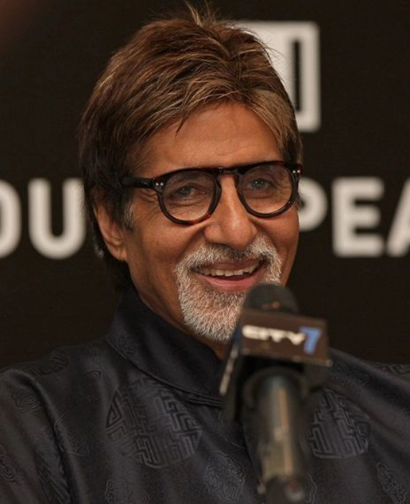 False: Bollywood superstar Amitabh Bachchan passed away.