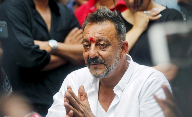 True: Actor Sanjay Dutt has been diagnosed with lung cancer.