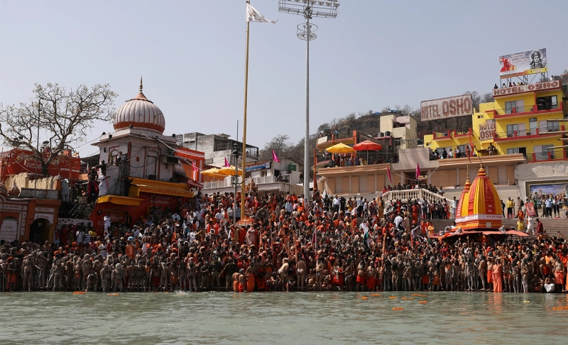 False: Amit Shah and Yogi Adityanath took part in the 2021 Kumbh Mela's holy dip ceremony in Haridwar, Uttarakhand.