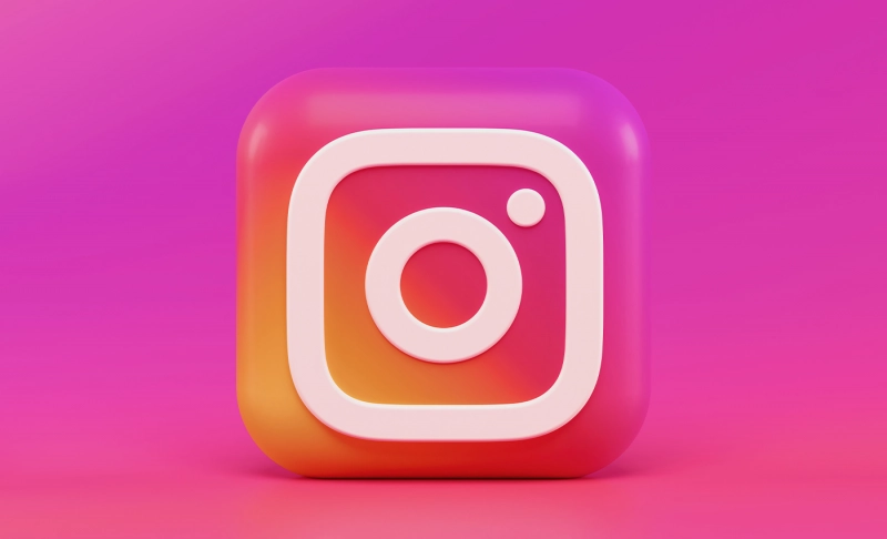 False: Instagram's privacy policy allows it to share private photos and messages.