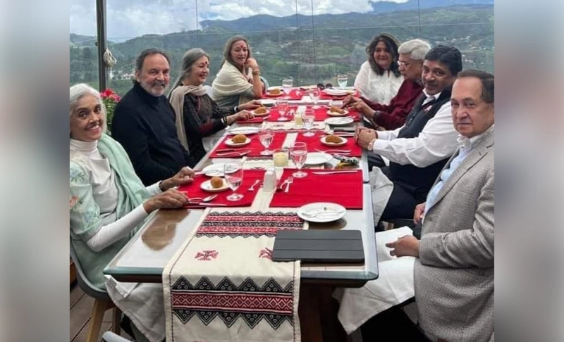 False: The image shows Supreme Court Justices Surya Kant and JB Pardiwala having lunch with Prannoy Roy and Radhika Roy.