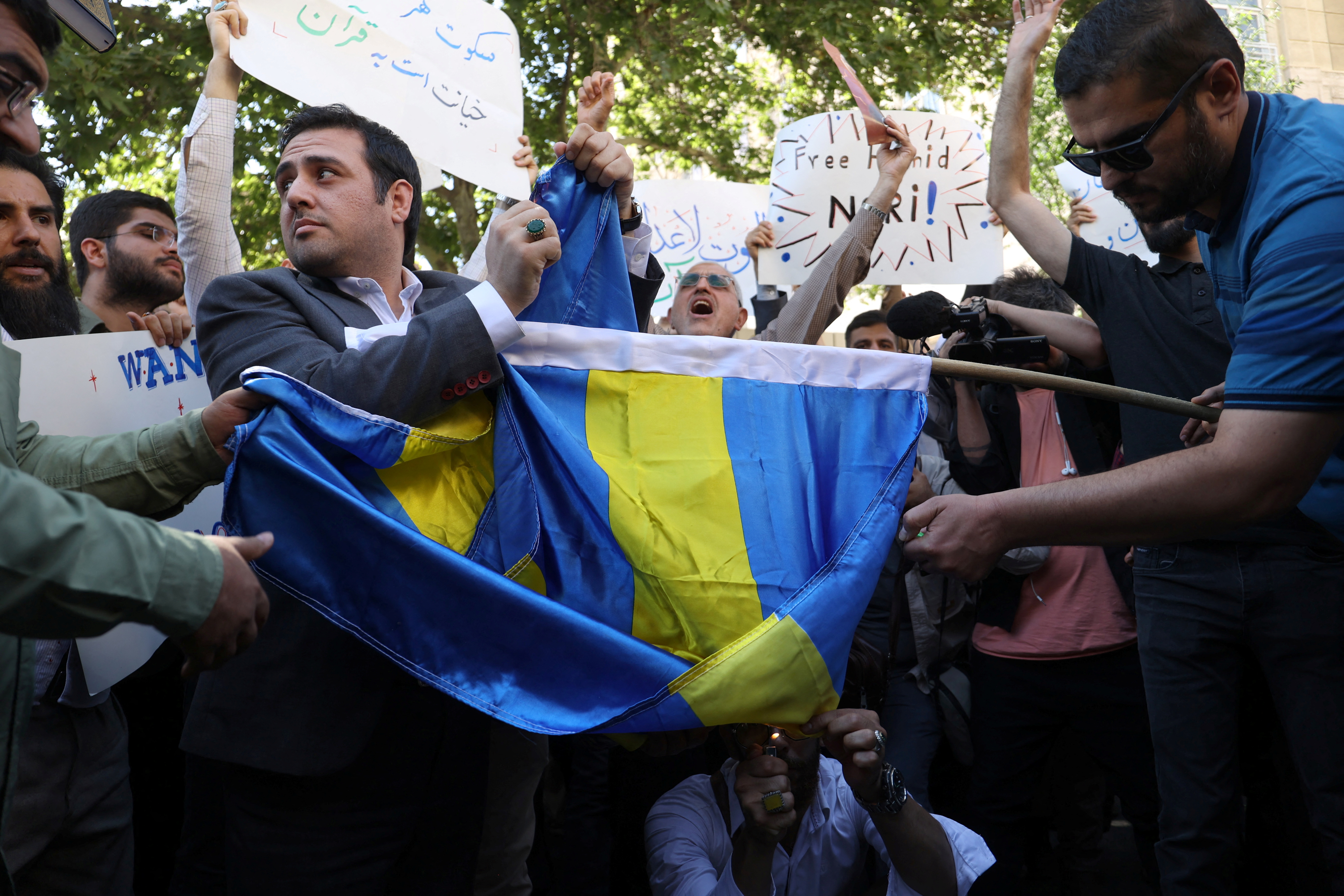 2023-06-30T161739Z_1583696982_RC2QT1A7BP8T_RTRMADP_3_SWEDEN-DEMONSTRATION-IRAN