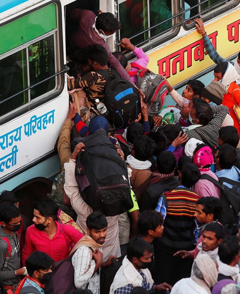 True: Hundreds of migrant workers had gathered at Mumbai’s Bandra station on 14 April 2020, after allegedly hearing false news that the government was running trains to transport them back home.