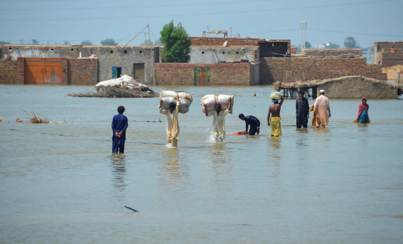 False: India released a tremendous amount of water into Ravi, intentionally causing floods in Pakistan.