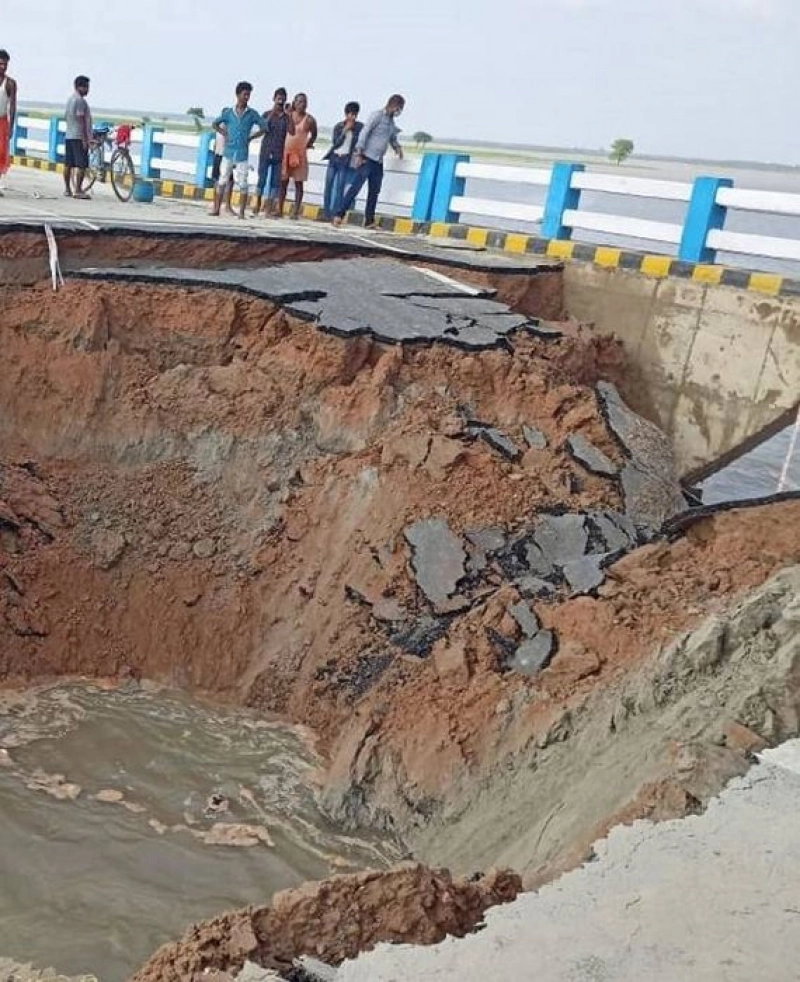 False: Sattarghat bridge inaugurated by CM Nitish Kumar collapsed in Gopalganj.