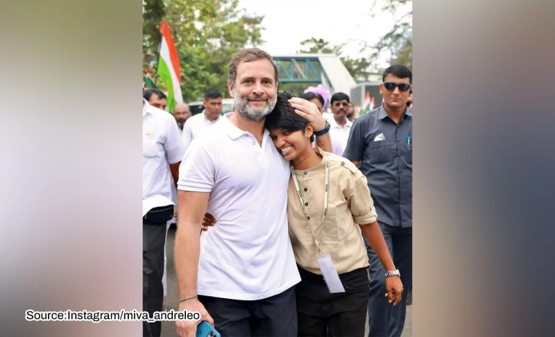 False: Congress leader Rahul Gandhi met with an activist who shouted "Pakistan Zindabad" at a rally in Bangalore.