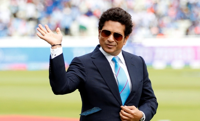 False: Sachin Tendulkar gave a befitting reply to Rana Ayyub on twitter and called himself an "Indians hero".