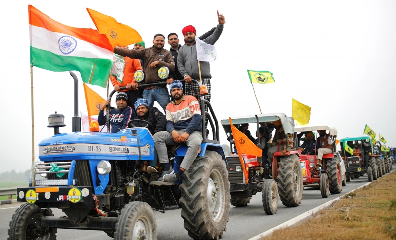 Misleading: Protesting farmers insulted the national flag during several agitations.