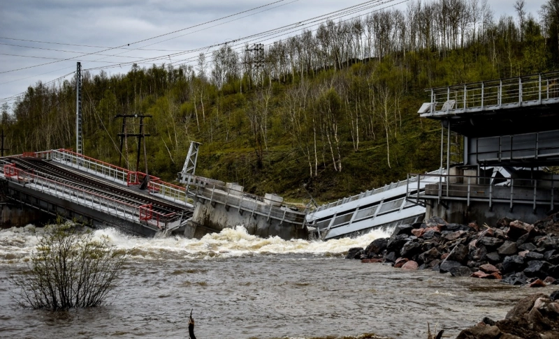 False: This image shows a bridge that was destroyed in the Kursk region in Russia on May 1, 2022.