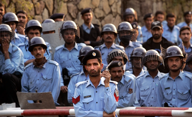 Misleading: An image shows the New Zealand cricket team escorted with tight security by the Pakistan government.