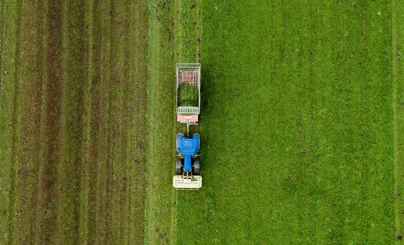 Misleading: The Dutch government is using nitrogen standards to expropriate farmland to build a million houses for illegal immigrants.