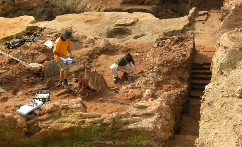 True: Teenagers find a treasure trove of 1,100-year-old coins in Israel.