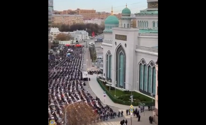 False: A video shows hundreds of Muslims praying on the streets of Paris to celebrate Eid.