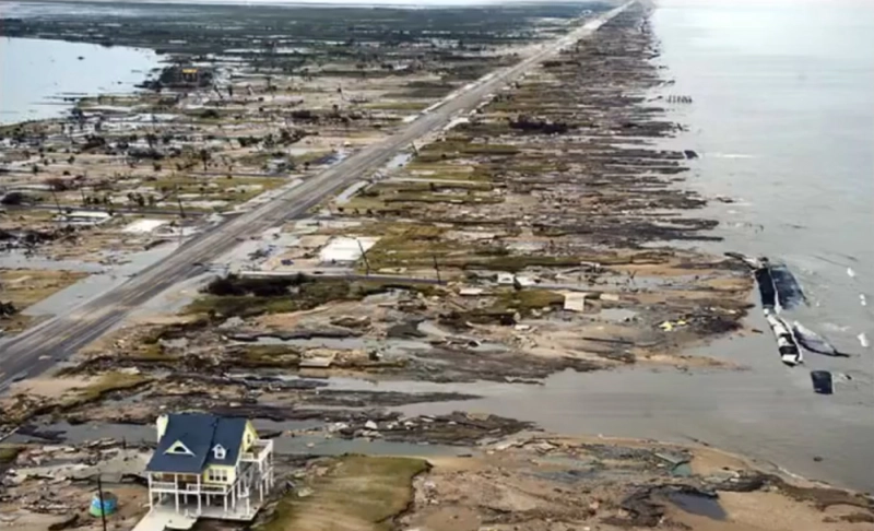 False: This image shows the only house surviving hurricane Ike in Houston because of an exorcism performed in it in 1998.