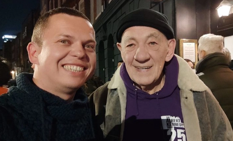 False: English actor Ian McKellen went to Lviv to support Ukraine amid the Russian invasion.