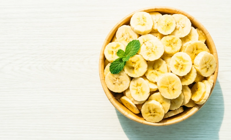 False: Eating bananas can prevent COVID-19.