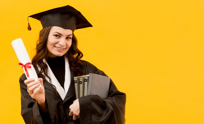 False: IIT Varanasi University students discarded black gowns and wore Indian attire for Convocation ceremony.